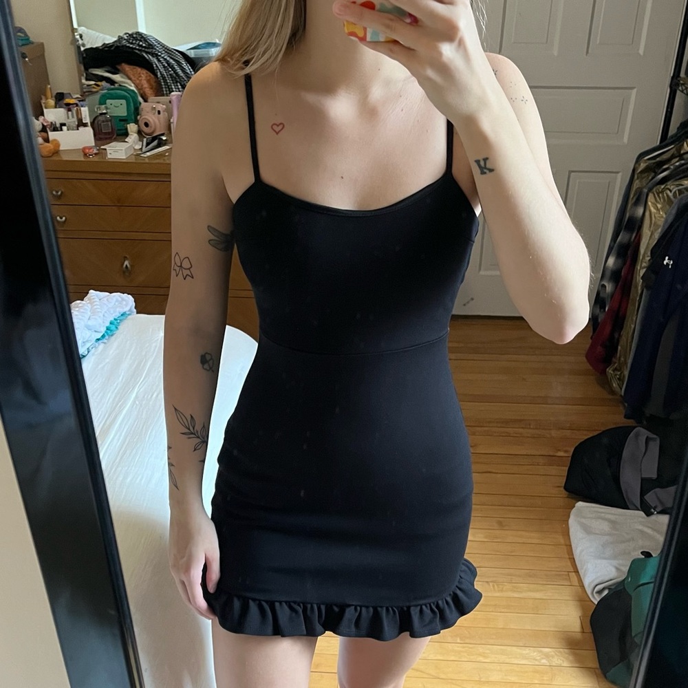 NWOT Lulus Bodycon Ruffle Dress